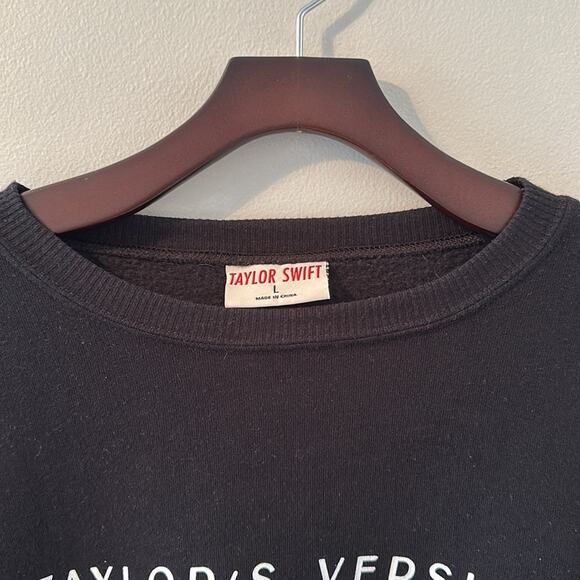 Taylor Swift Taylor’s version black crewneck sweatshirt Size Large - Picture 2 of 4